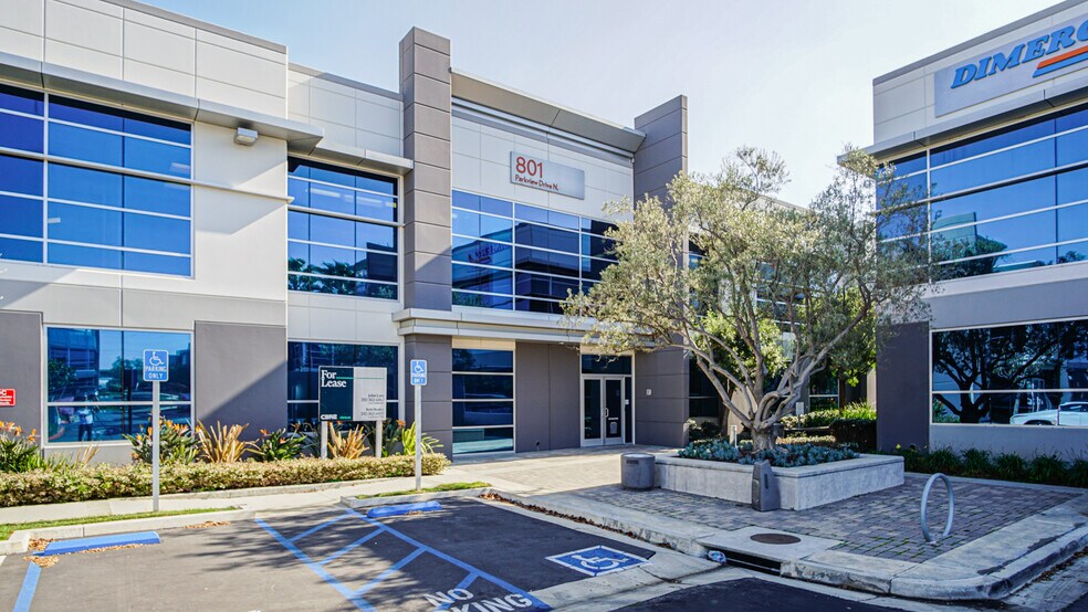 801-807 Parkview Dr N, El Segundo, CA for lease - Building Photo - Image 2 of 20