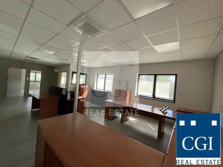 Flex in Apprieu for lease - Building Photo - Image 3 of 6