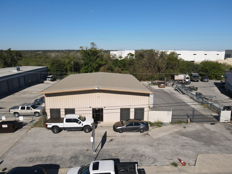 7111 Eckhert Rd, San Antonio, TX à vendre - Photo du bâtiment - Image 1 de 18