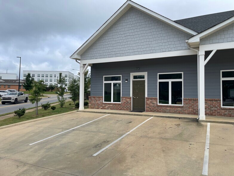510 Geneva St, Opelika, AL for lease - Building Photo - Image 1 of 7