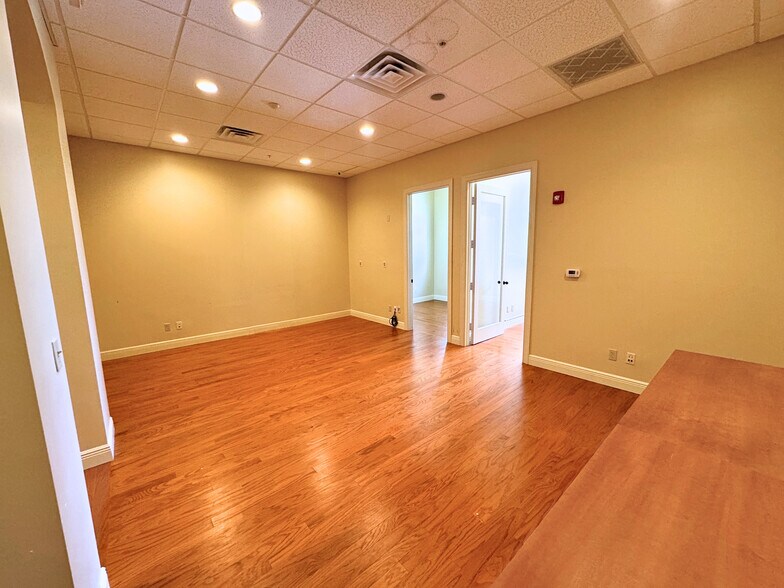 2100 SE Hillmoor Dr, Port Saint Lucie, FL à louer - Photo intérieure - Image 2 de 26