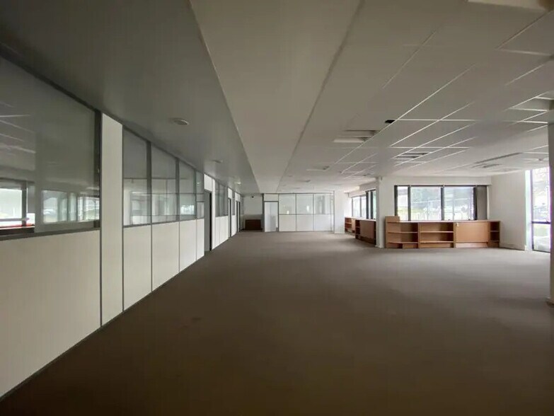 Bureau dans Ivry-sur-Seine à louer - Photo du bâtiment - Image 1 de 16