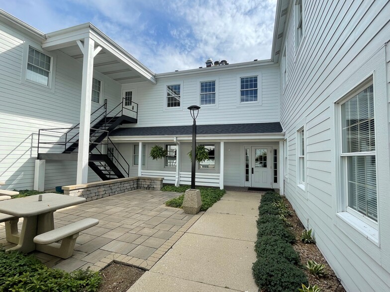 473 Dunham Rd, St Charles, IL for lease - Building Photo - Image 2 of 8