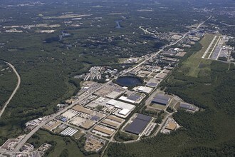 15 Trafalgar Sq, Nashua, NH - AERIAL  map view