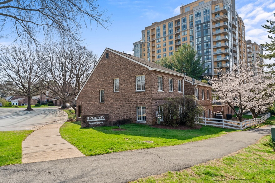11739-11741 Bowman Green Dr, Reston, VA à louer - Photo du bâtiment - Image 2 de 11