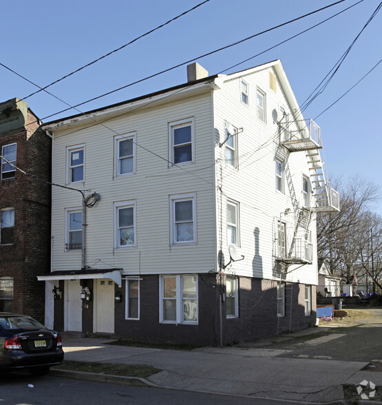 162 Throop Ave, New Brunswick, NJ for sale - Primary Photo - Image 1 of 1