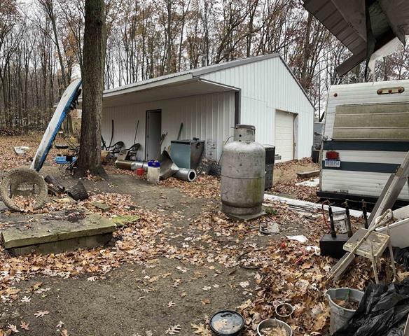 3935 Lapham Dr, Harrison, MI à vendre - Photo du bâtiment - Image 3 de 6