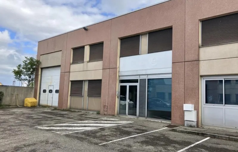 2-4 Rue Paul Villard, Chassieu à louer - Photo du bâtiment - Image 2 de 38