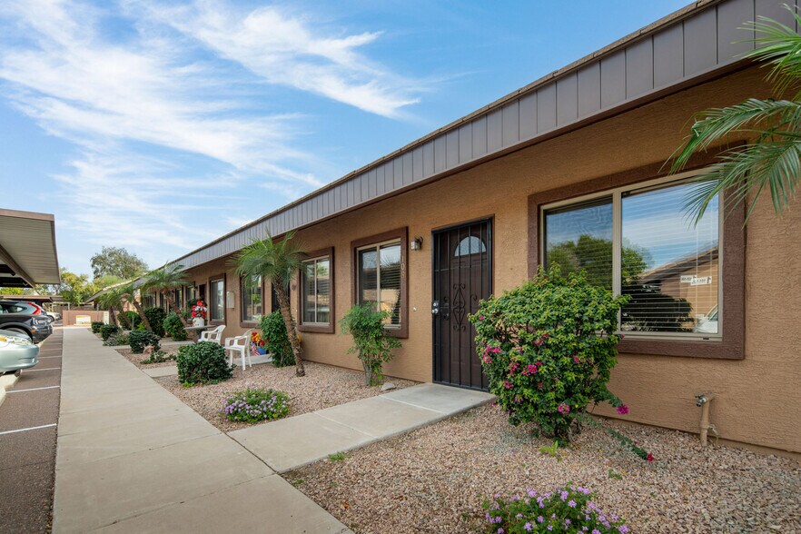 6521 E University Dr, Mesa, AZ à vendre - Photo du bâtiment - Image 2 de 21