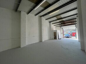 Cromford St, Oldham for lease Interior Photo- Image 2 of 3