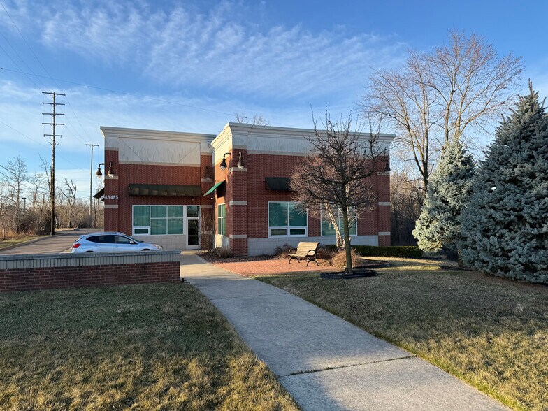 43485 Crescent Blvd, Novi, MI for sale - Building Photo - Image 2 of 9