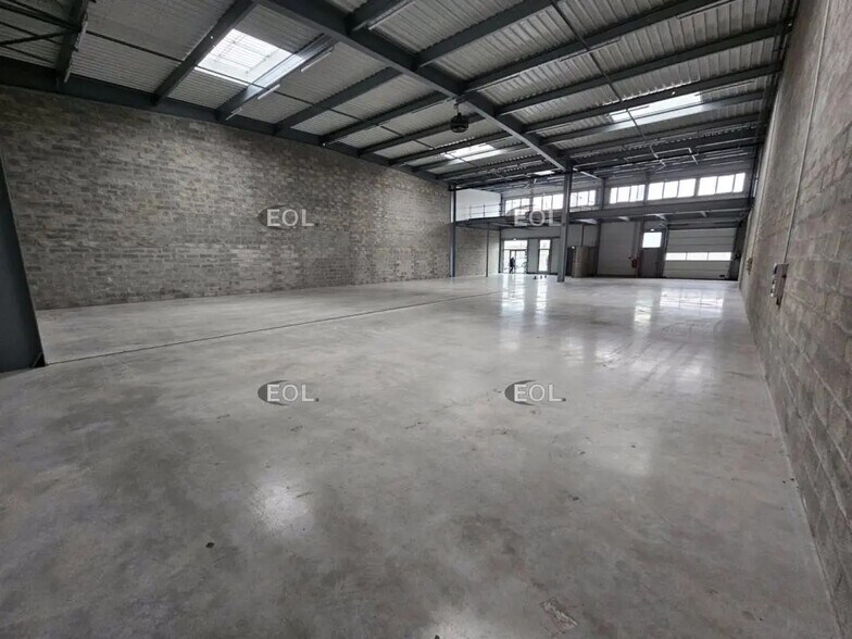 Flex in Créteil for lease - Building Photo - Image 2 of 8