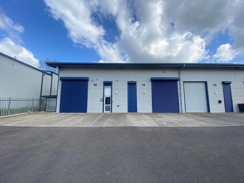 Stephenson Rd, Westbury for lease - Building Photo - Image 2 of 5