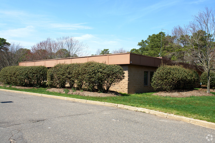 127 White Oak Ln, Old Bridge, NJ for sale - Building Photo - Image 1 of 1