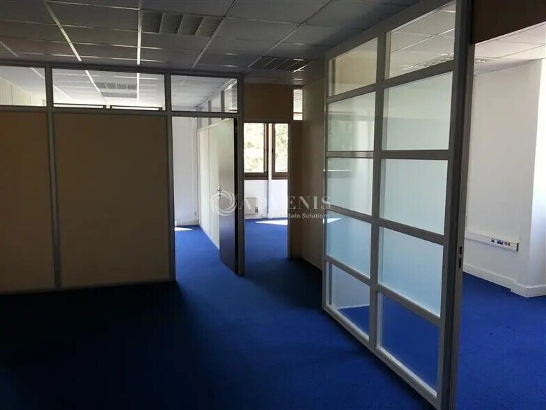 Office in Croissy-Beaubourg for lease - Building Photo - Image 3 of 7