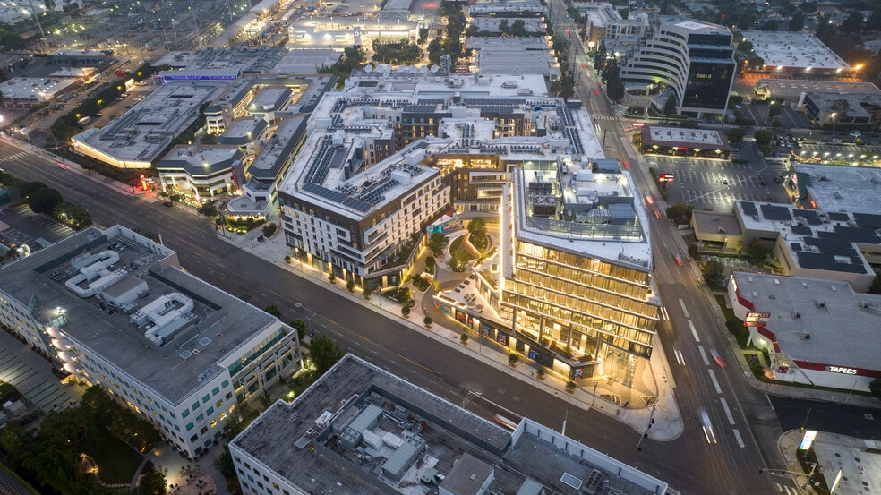 12101 W Olympic Blvd, Los Angeles, CA à louer - Photo du bâtiment - Image 2 de 12