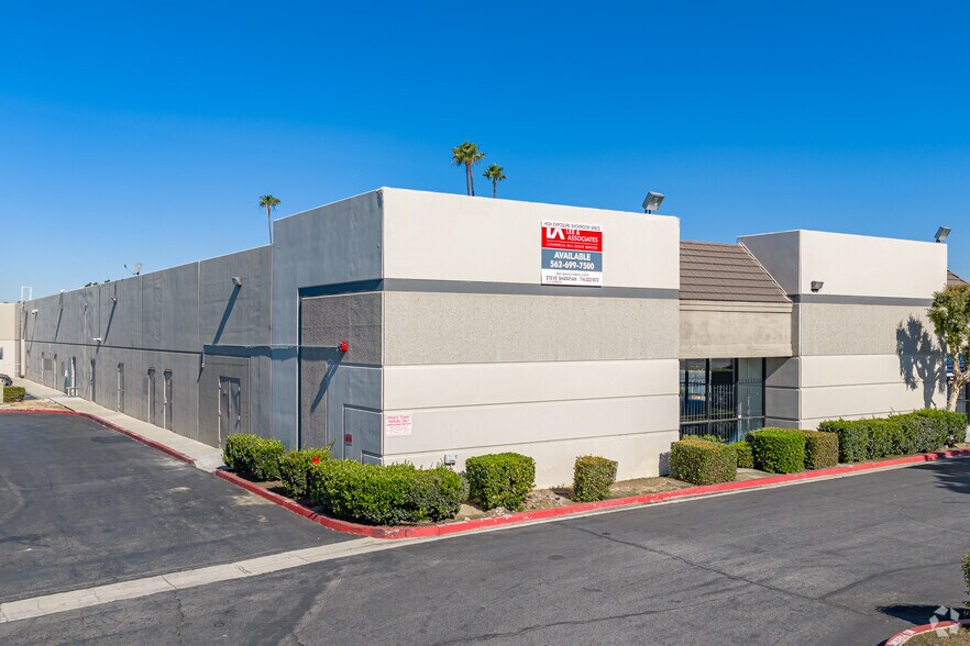 4433-4477 Holt Blvd, Montclair, CA à louer - Photo du bâtiment - Image 3 de 11