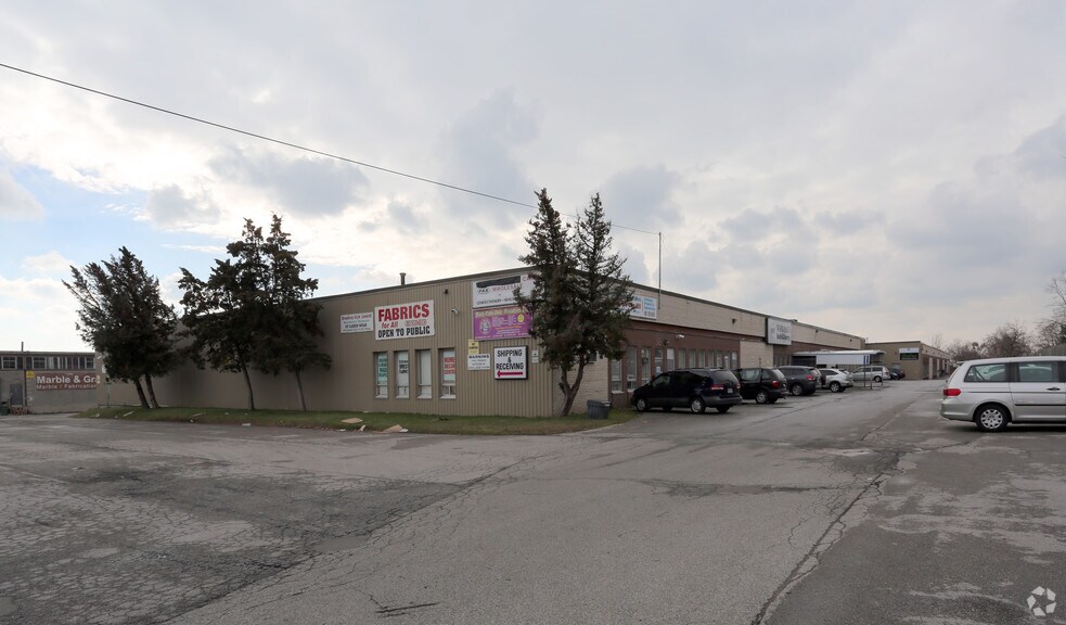 920 Caledonia Rd, Toronto, ON à vendre - Photo principale - Image 1 de 1