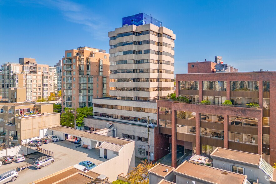 1177 W Broadway, Vancouver, BC à louer - Photo du bâtiment - Image 3 de 9