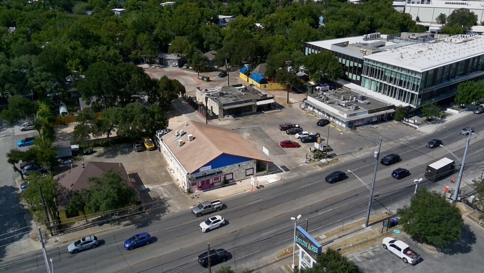 2038 S Lamar Blvd, Austin, TX for lease - Building Photo - Image 2 of 16