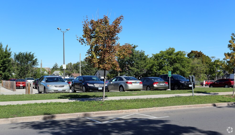 117 Church St, St Catharines, ON à vendre - Photo du bâtiment - Image 2 de 2