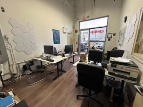 930 Harbourside Dr, North Vancouver, BC for lease Interior Photo- Image 2 of 2