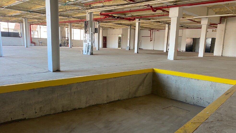 236 Greenpoint Ave, Brooklyn, NY à louer - Photo intérieure - Image 3 de 3