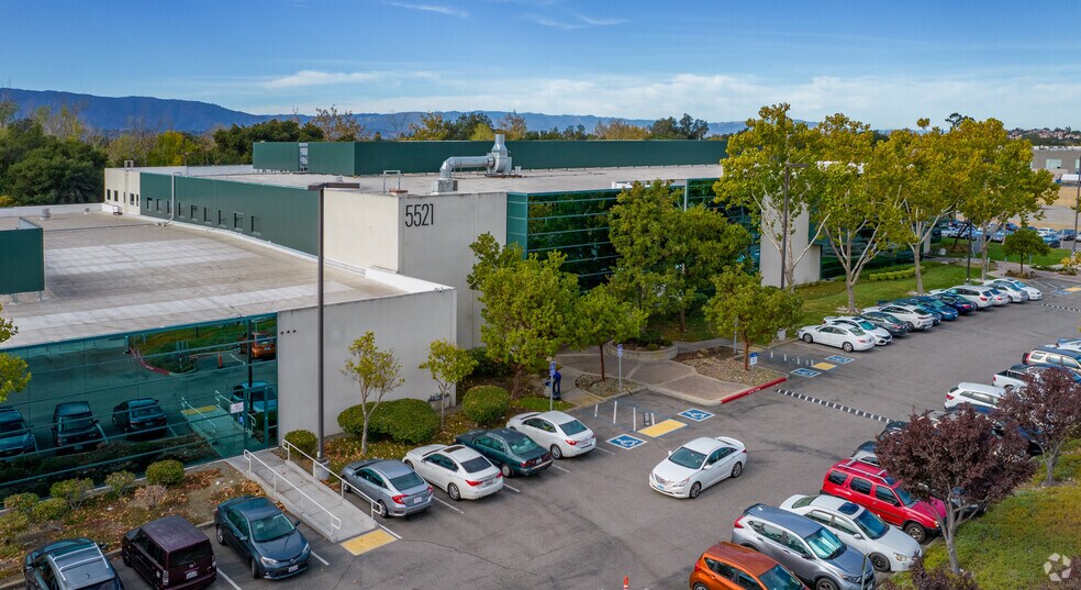 5521 Hellyer Ave, San Jose, CA à louer - Photo du bâtiment - Image 3 de 5