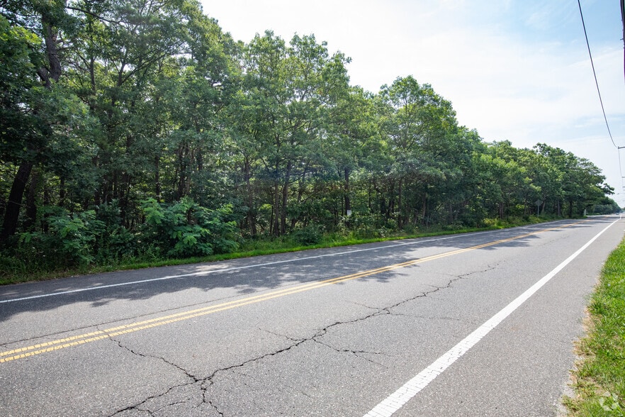 1420 Lincoln Ave, Holbrook, NY à louer - Photo du bâtiment - Image 2 de 6