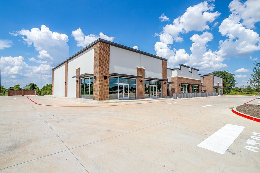 4004 E US Highway 377, Granbury, TX à louer - Photo du bâtiment - Image 2 de 19