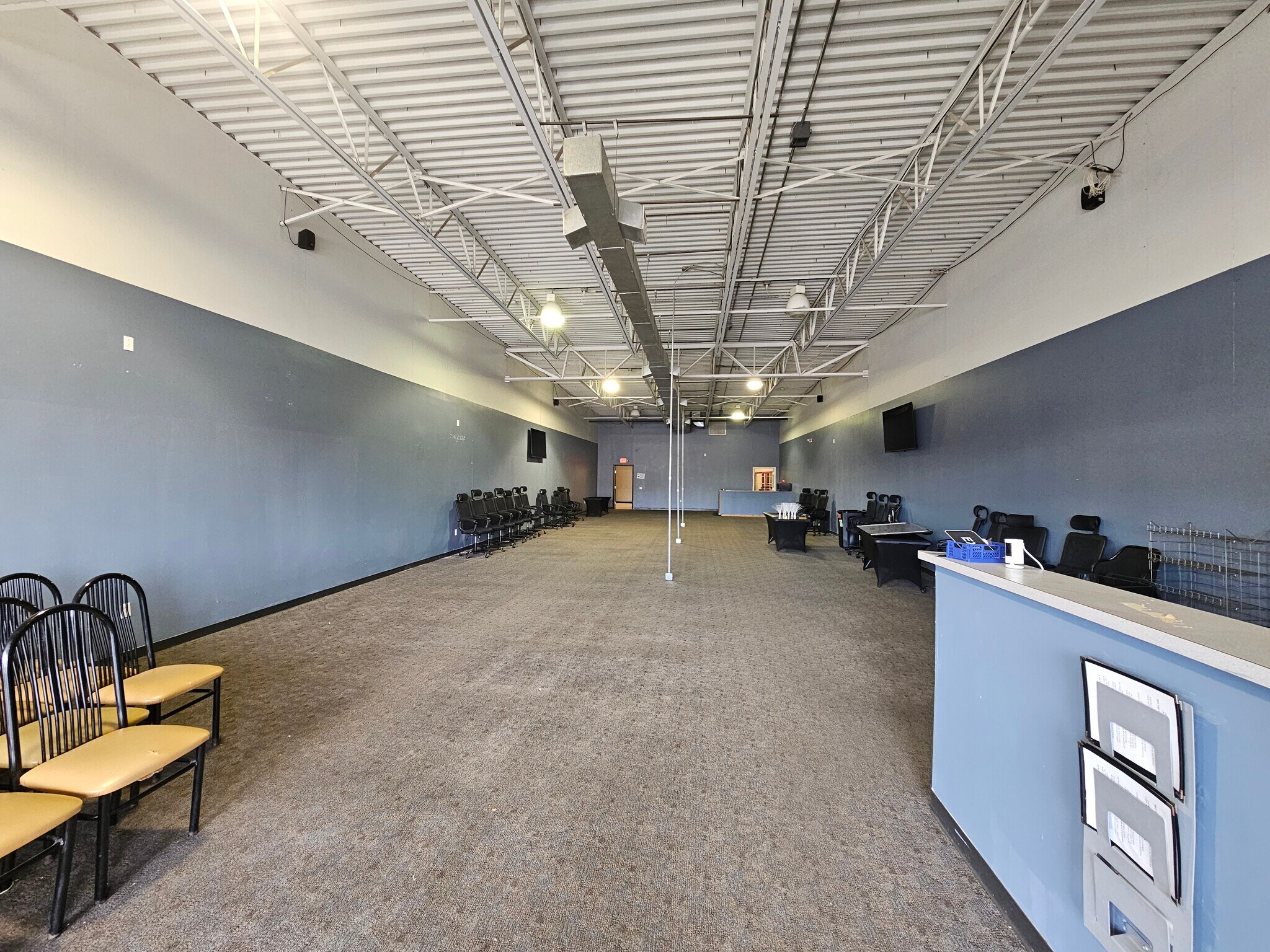 1811-1833 Mckees Rocks Rd, McKees Rocks, PA for lease Interior Photo- Image 1 of 16