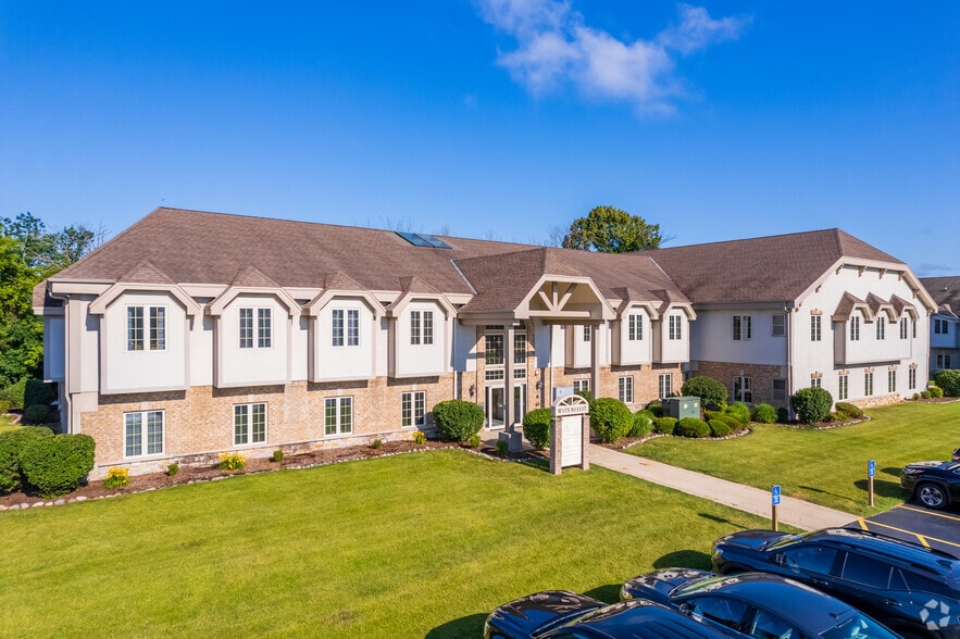 W175N11081 Stonewood Dr, Germantown, WI for lease - Primary Photo - Image 2 of 23