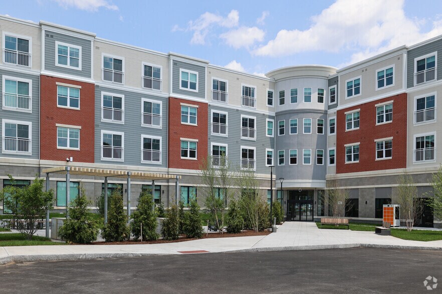 128 Maple St, Danvers, MA à louer - Photo du bâtiment - Image 3 de 38