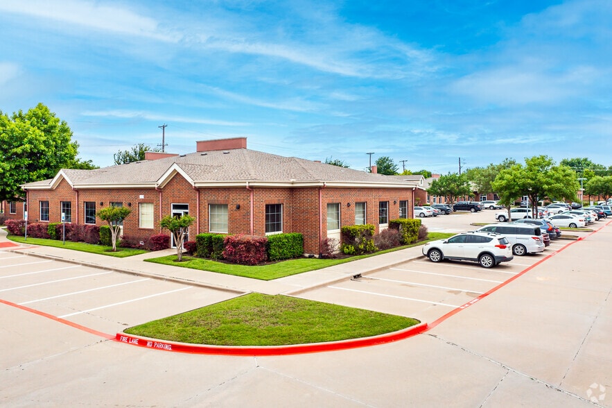 4500 Hillcrest Rd, Frisco, TX à louer - Photo du bâtiment - Image 2 de 4