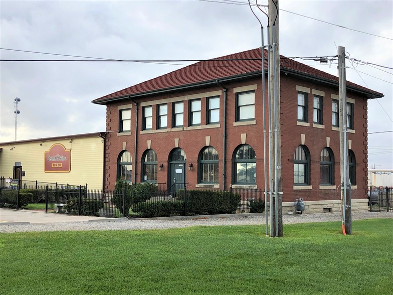 207 E Wyatt Earp Blvd, Dodge City, KS for sale - Primary Photo - Image 1 of 1