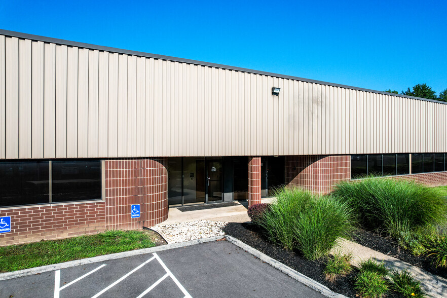 2100 Cabot Blvd W, Langhorne, PA for lease - Building Photo - Image 1 of 2