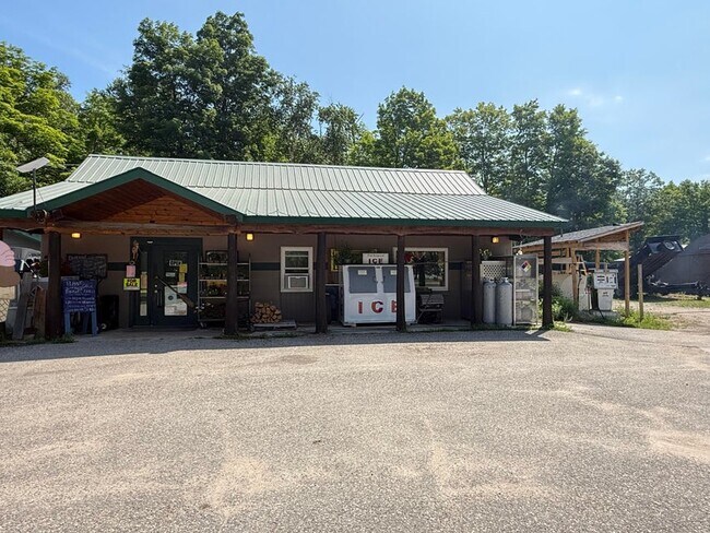 More details for 25425 S Raber Rd, Goetzville, MI - Retail for Sale