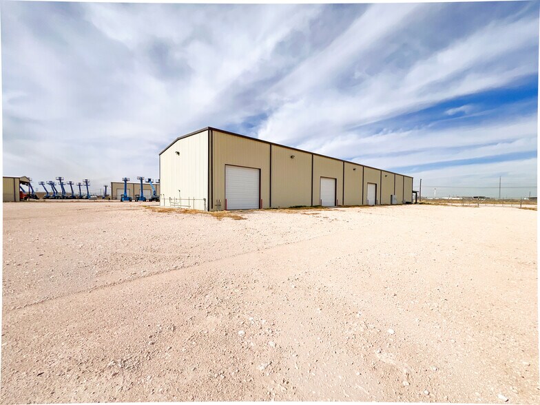 9003 W County Road 130, Midland, TX à louer - Photo du bâtiment - Image 3 de 21