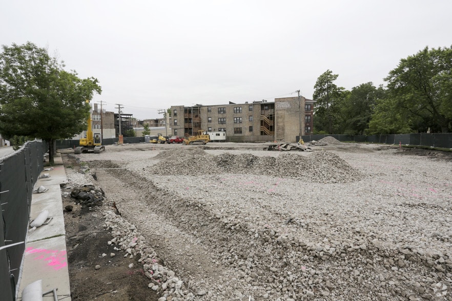 4183 W Irving Park Rd, Chicago, IL for sale - Building Photo - Image 3 of 17