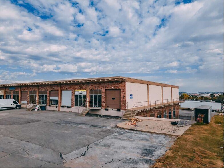 8918-8958 J St, Omaha, NE for lease - Building Photo - Image 1 of 9