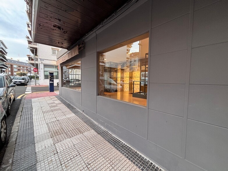 Avenida de España, 18, Majadahonda, Madrid for lease - Building Photo - Image 2 of 3