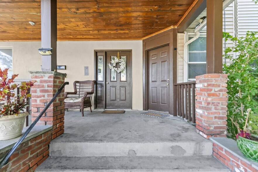 25 Cedar St, Dobbs Ferry, NY à vendre - Photo du bâtiment - Image 2 de 11