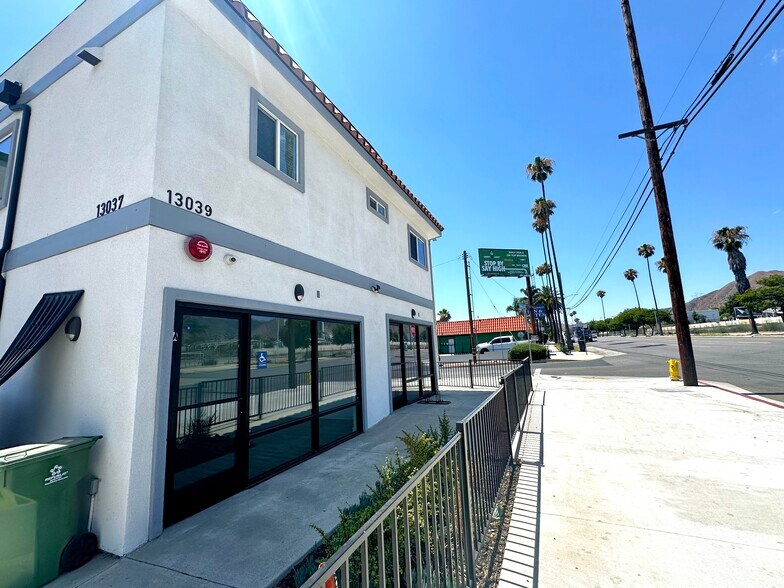 13039 San Fernando Rd, Sylmar, CA à louer - Photo du bâtiment - Image 2 de 3