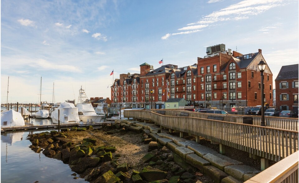 66 Long Wharf, Boston, MA for lease - Building Photo - Image 1 of 12