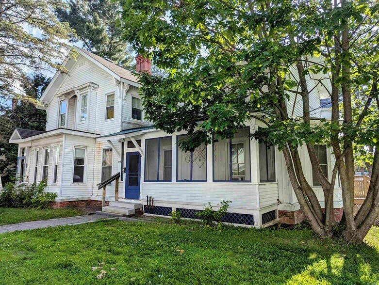 44 Walnut St, Claremont, NH à vendre - Photo du bâtiment - Image 2 de 29