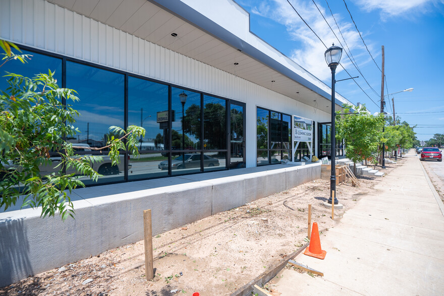 2402-2404 Main St, Waller, TX for lease - Building Photo - Image 2 of 14