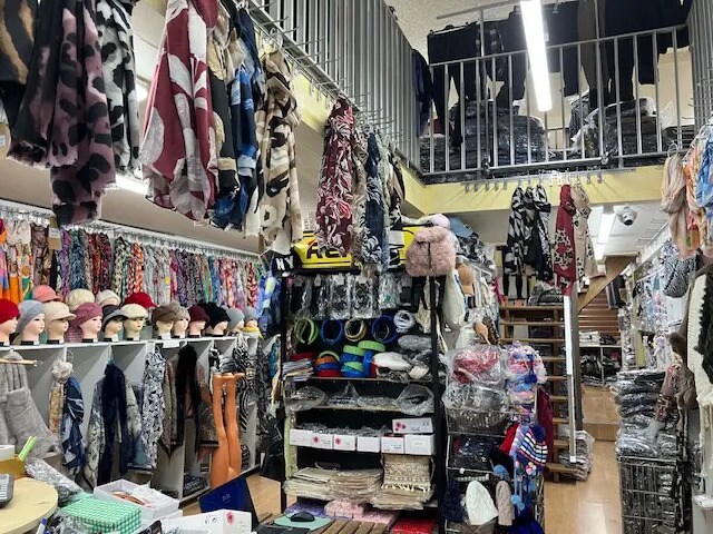 Retail in Lyon for lease - Interior Photo - Image 2 of 25