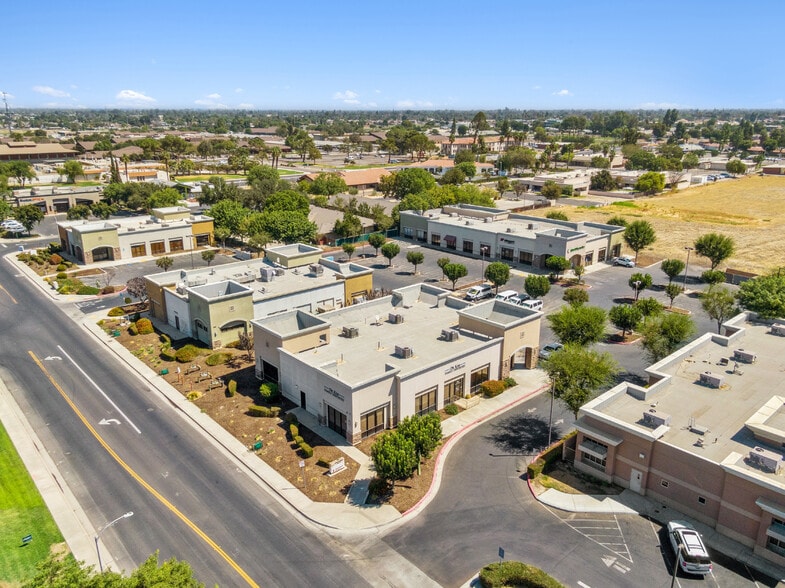307 & 325 Mall Drive, Hanford portefeuille de 2 propriétés à vendre sur LoopNet.ca - Photo du bâtiment - Image 3 de 3