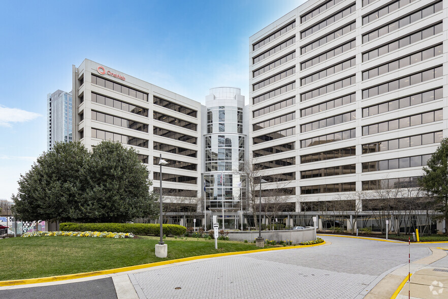 1775 Greensboro Station Pl, McLean, VA for lease - Primary Photo - Image 1 of 10