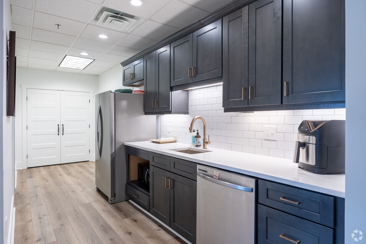 284 S Main St, Alpharetta, GA for lease Interior Photo- Image 1 of 14